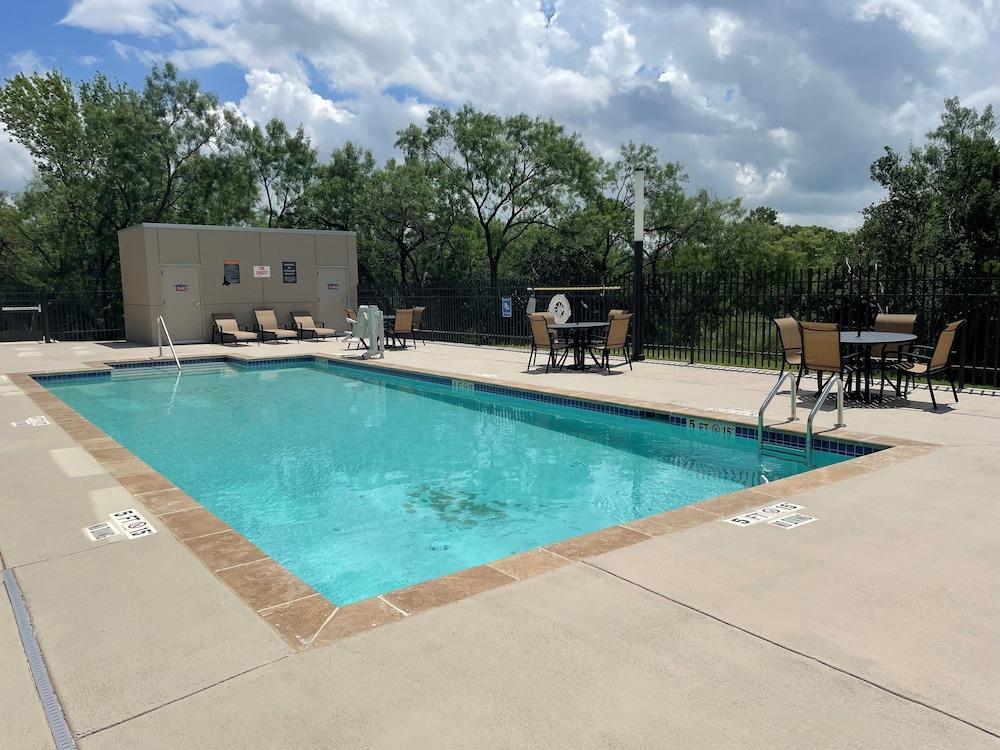 La Quinta Inn & Suites By Wyndham San Antonio Seaworld Lafb Exterior foto